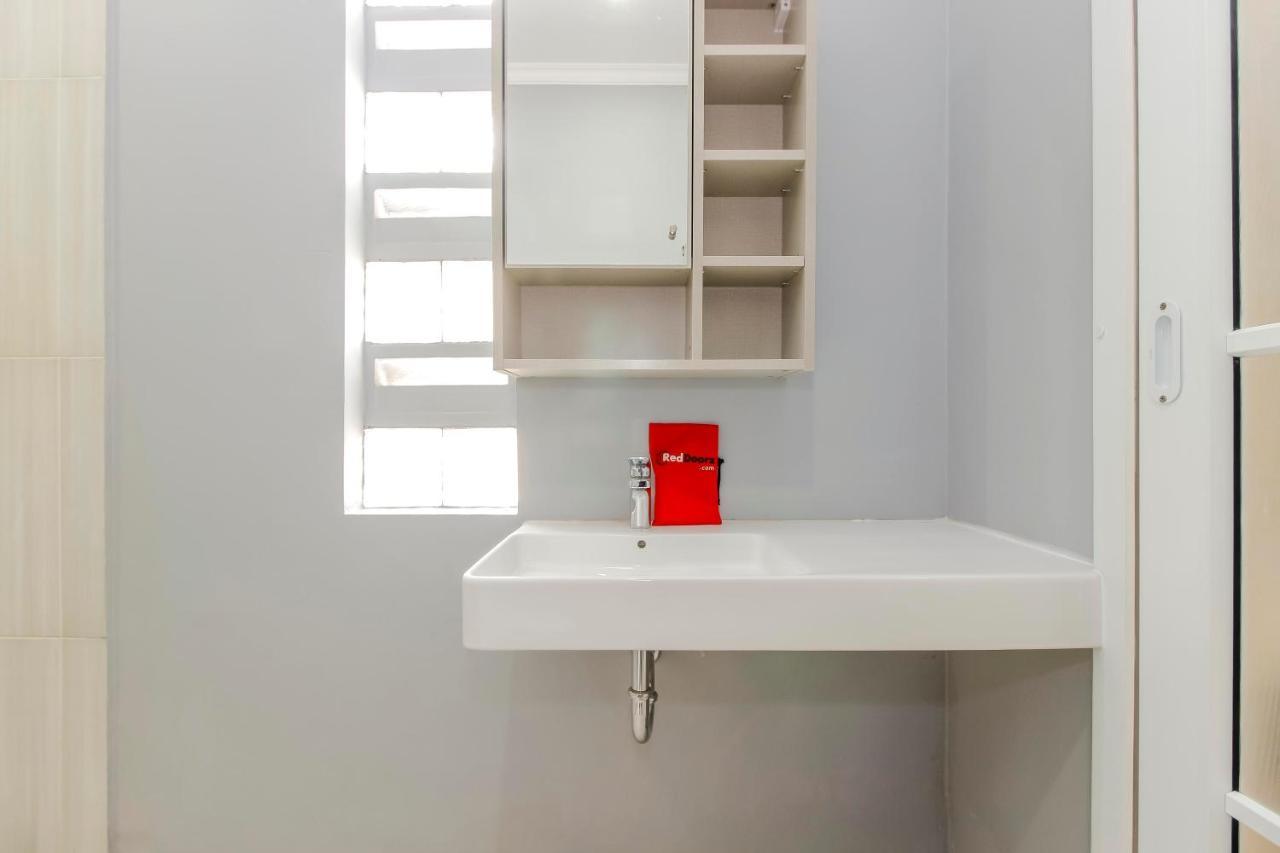 Reddoorz Plus @ Kwitang 2 Jakarta Exteriör bild